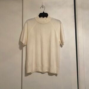 A Elegant Woman’s Soft Feel Turtle Neckline Cream Short Raglan Sleeve Sweater